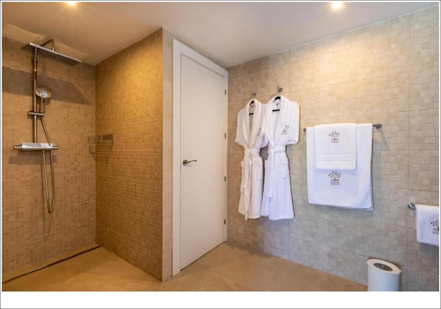 Active Seaside Escape Stay By The Waves مالقة بيت للعطل
