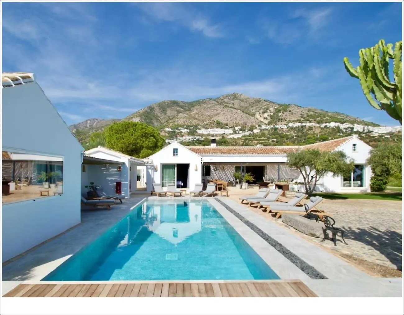 Active Seaside Escape Stay By The Waves مالقة